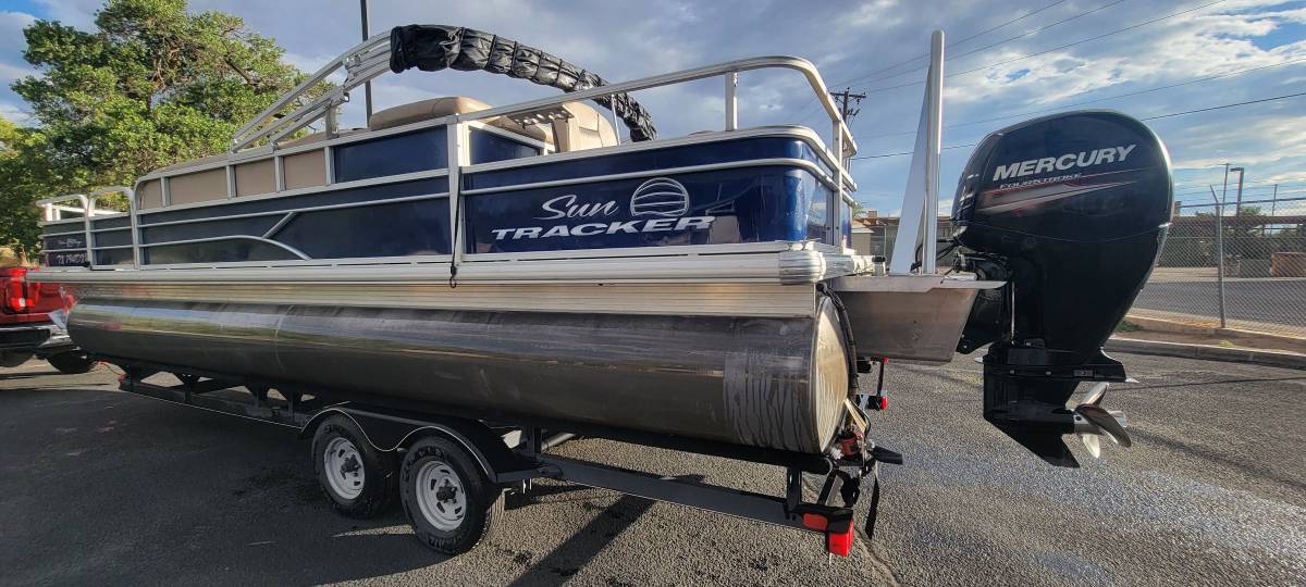 2017 Sun Tracker, εισαγωγή ΗΠΑ — φωτο 2 z 12
