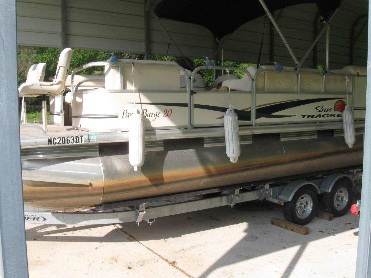 2011 Tracker, εισαγωγή ΗΠΑ — φωτο 1