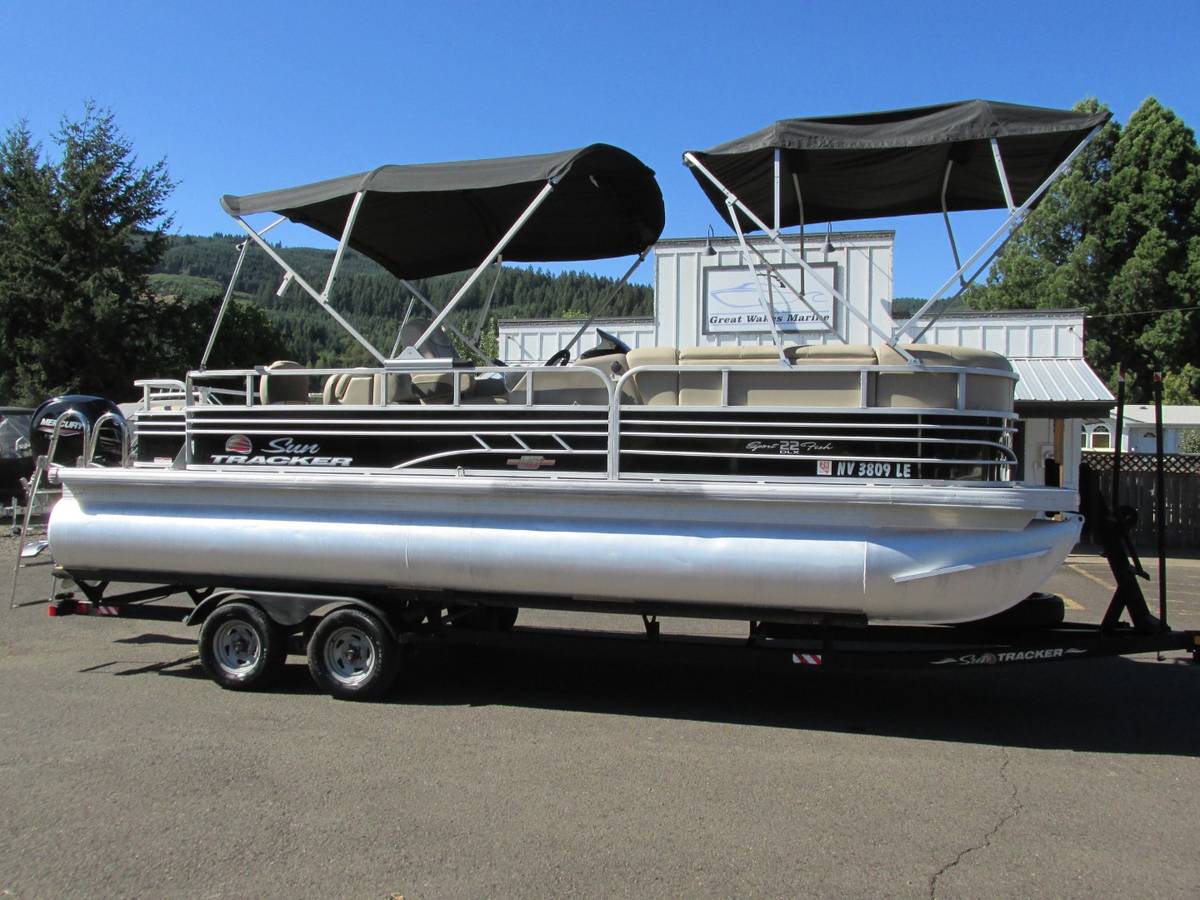 2023 Tracker, εισαγωγή ΗΠΑ — φωτο 1
