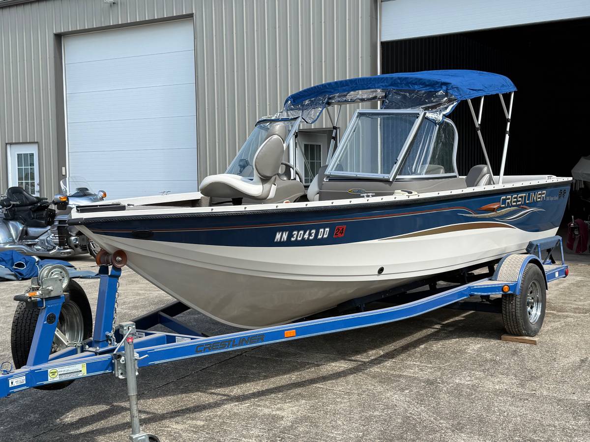 2004 Crestliner, εισαγωγή ΗΠΑ — φωτο 1