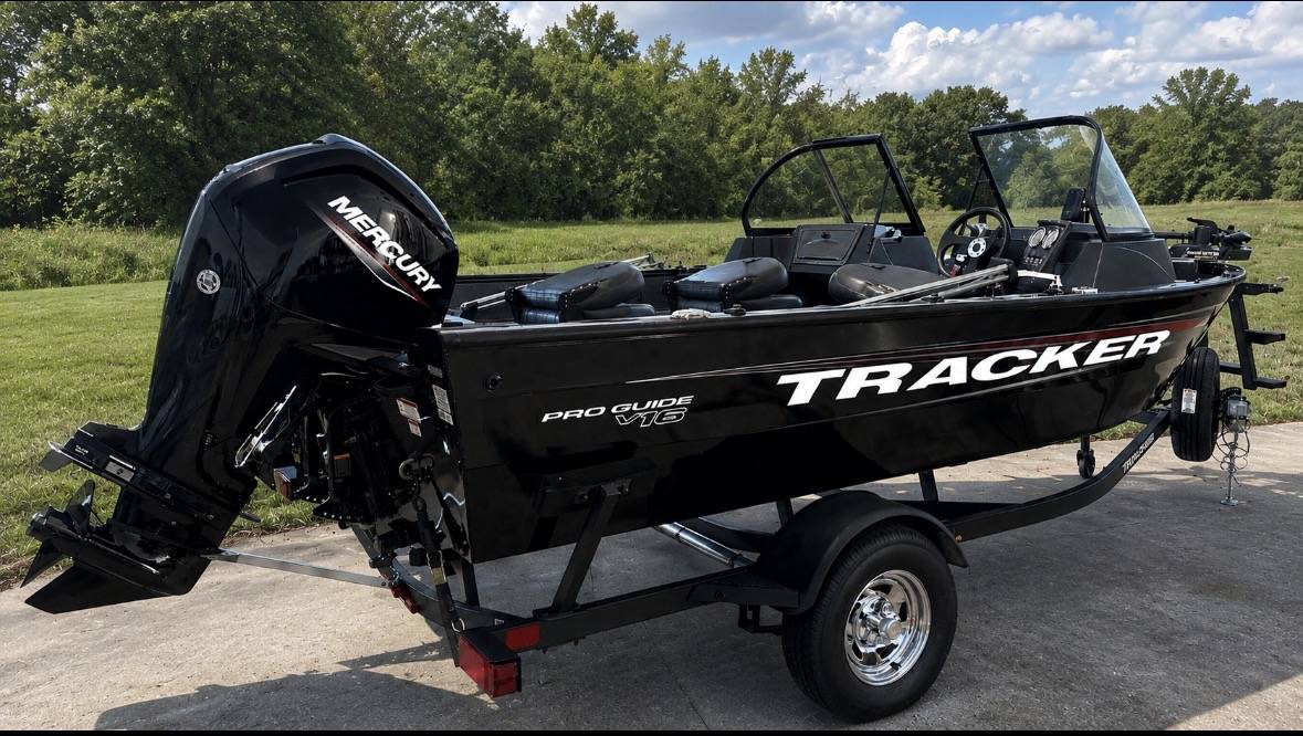 2025 Tracker, εισαγωγή ΗΠΑ — φωτο 1