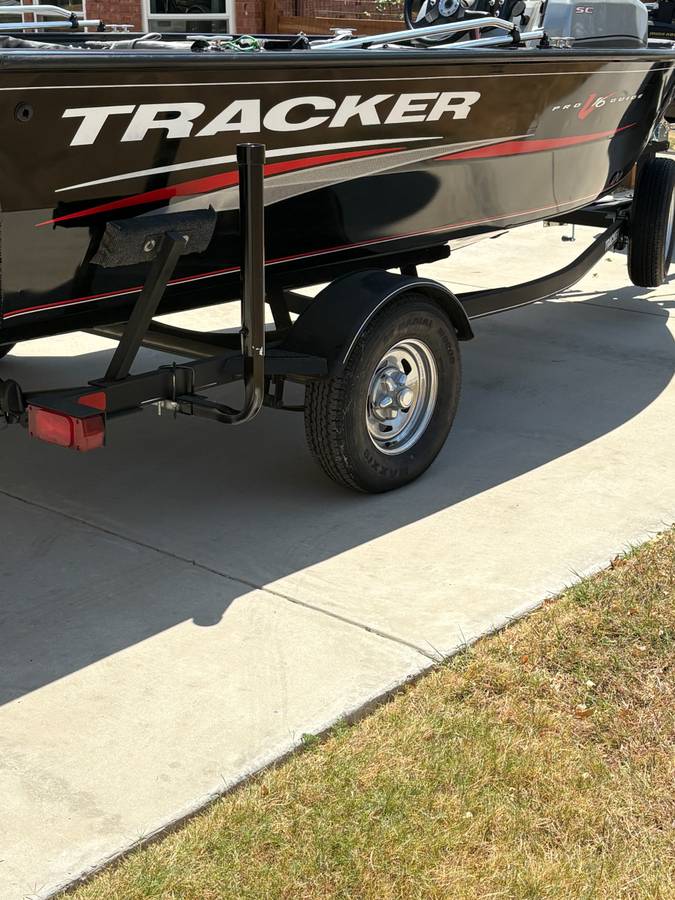 2018 Tracker, εισαγωγή ΗΠΑ — φωτο 1