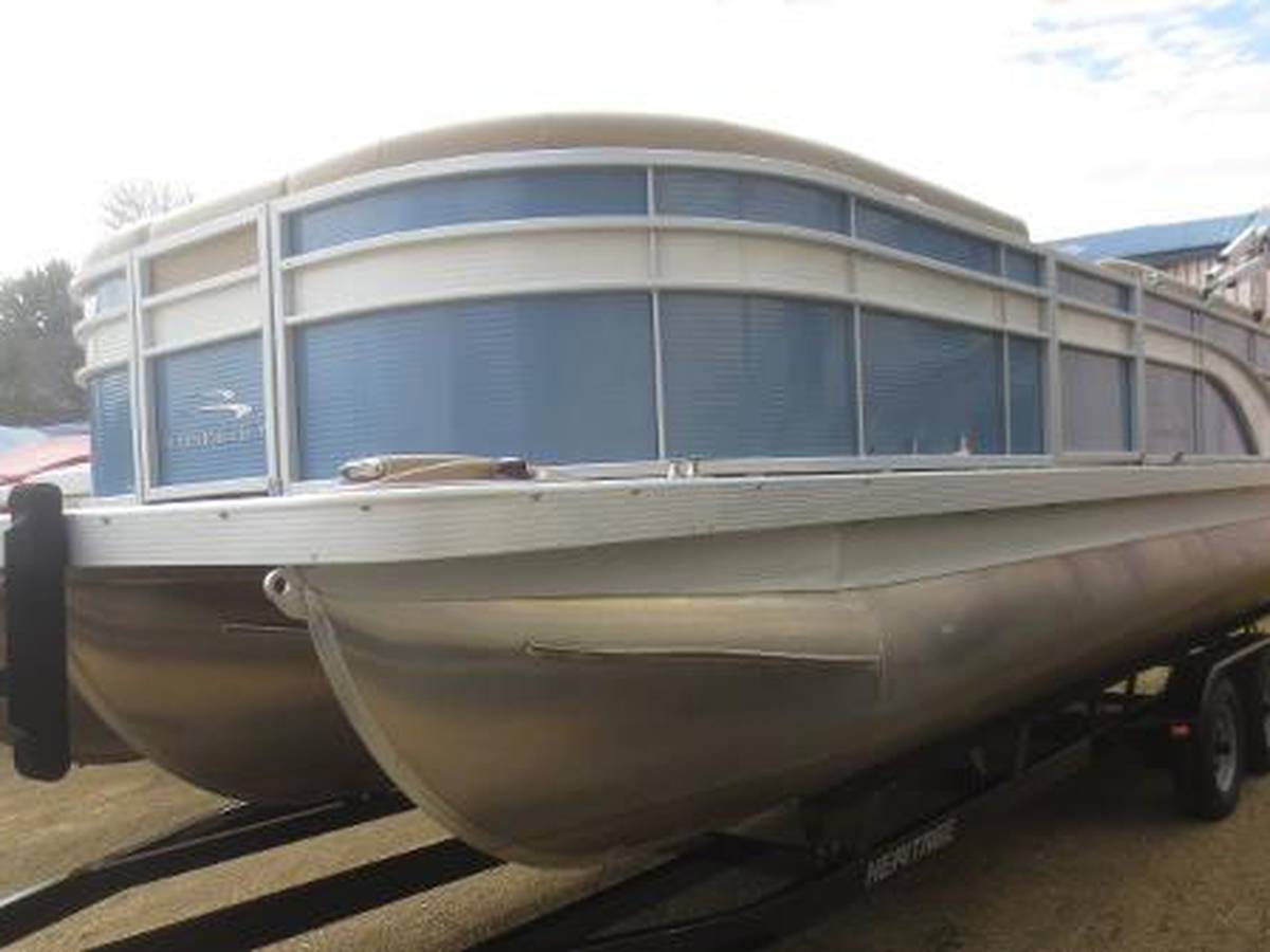 2016 Bennington, εισαγωγή ΗΠΑ — φωτο 1