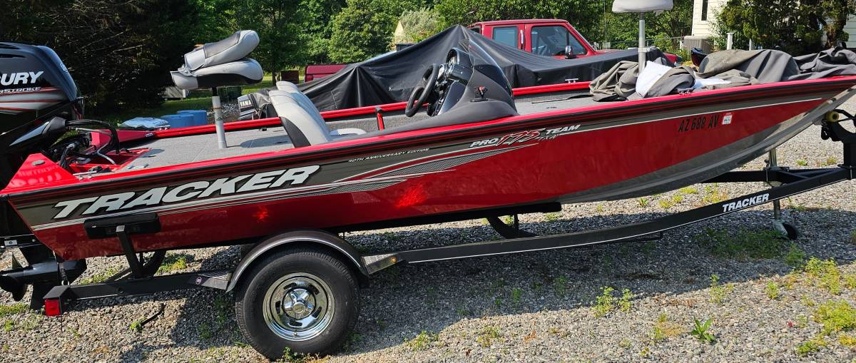 2018 Tracker, εισαγωγή ΗΠΑ — φωτο 1