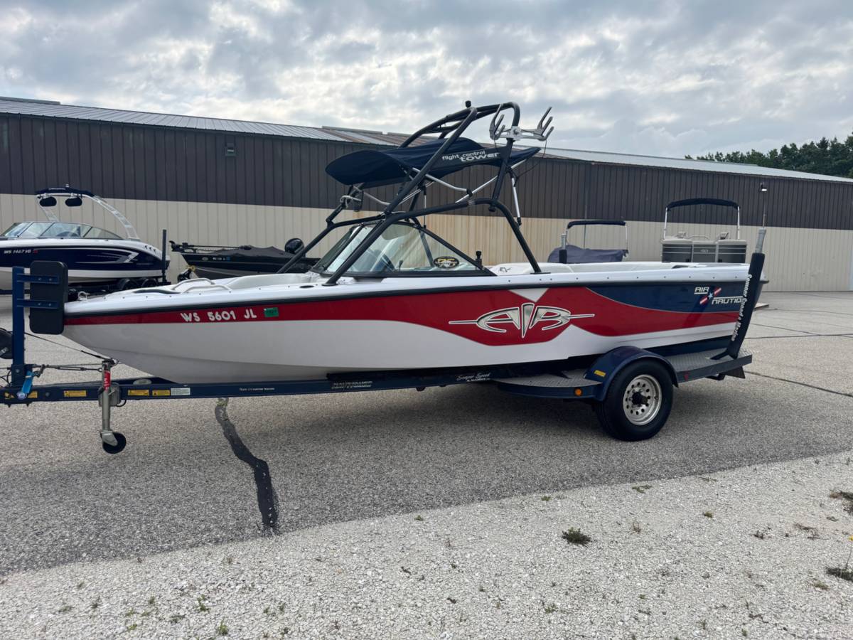 Nautique, εισαγωγή ΗΠΑ — φωτο 1