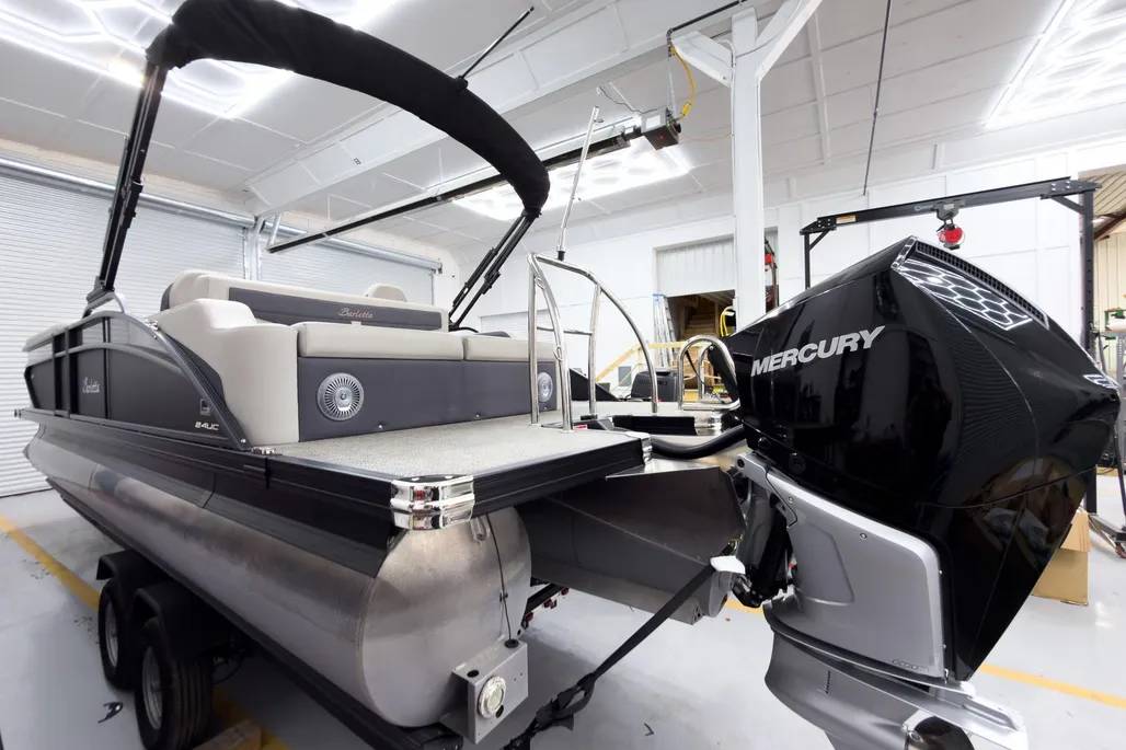 Like-New 2025 Barletta Cabrio 24UC Tritoon – Mercury 250 Verado V8 – 1, εισαγωγή ΗΠΑ — φωτο 1