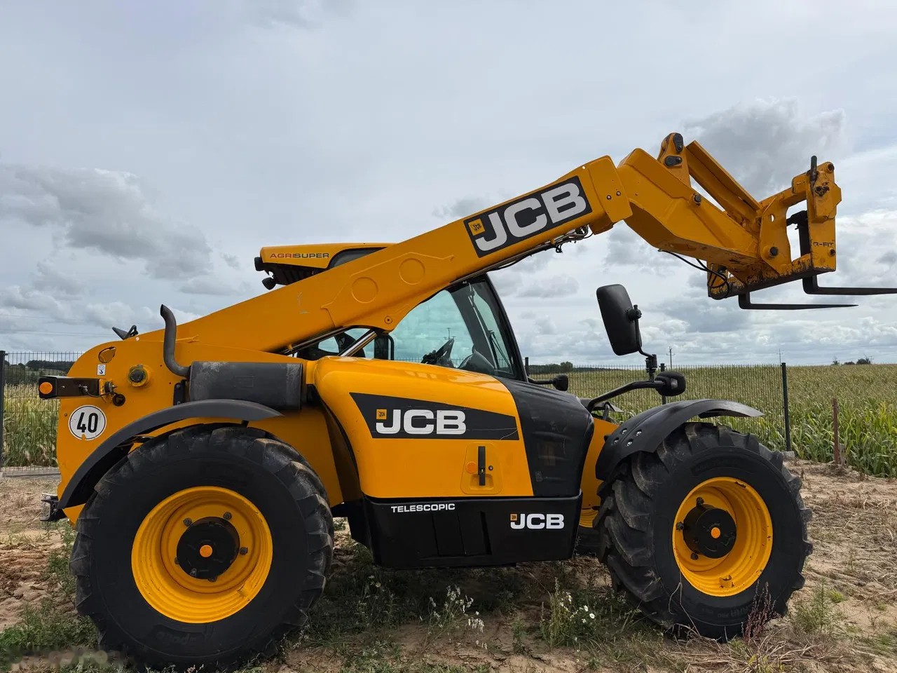 2011 JCB TELESKOPICKÝ, 6.800 mth, εισαγωγή Σε απόθεμα στην ΕΕ — φωτο 1