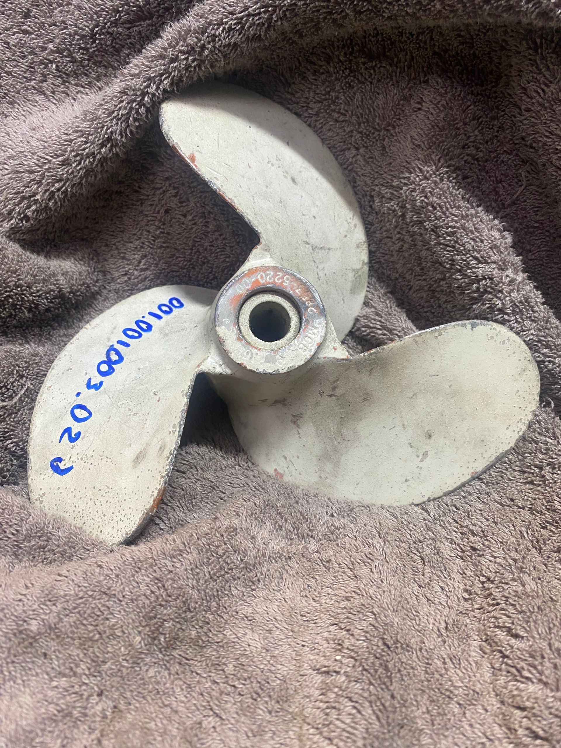 Lodní šroub ELICA 10 KM Crescent 9" x 10" 2853 - 5220 - 00, Σε απόθεμα στην ΕΕ — φωτο 1