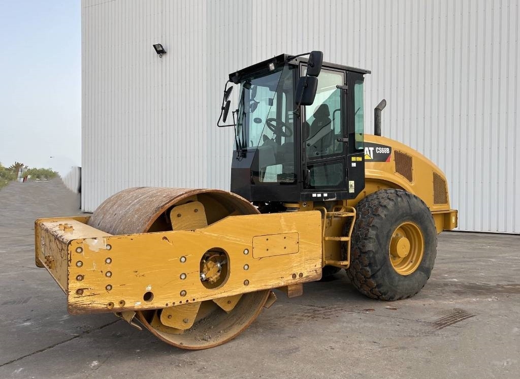 2015 Cat CS68B Vibrating Compactor CAT, 2.622 mth, εισαγωγή Σε απόθεμα στην ΕΕ — φωτο 1