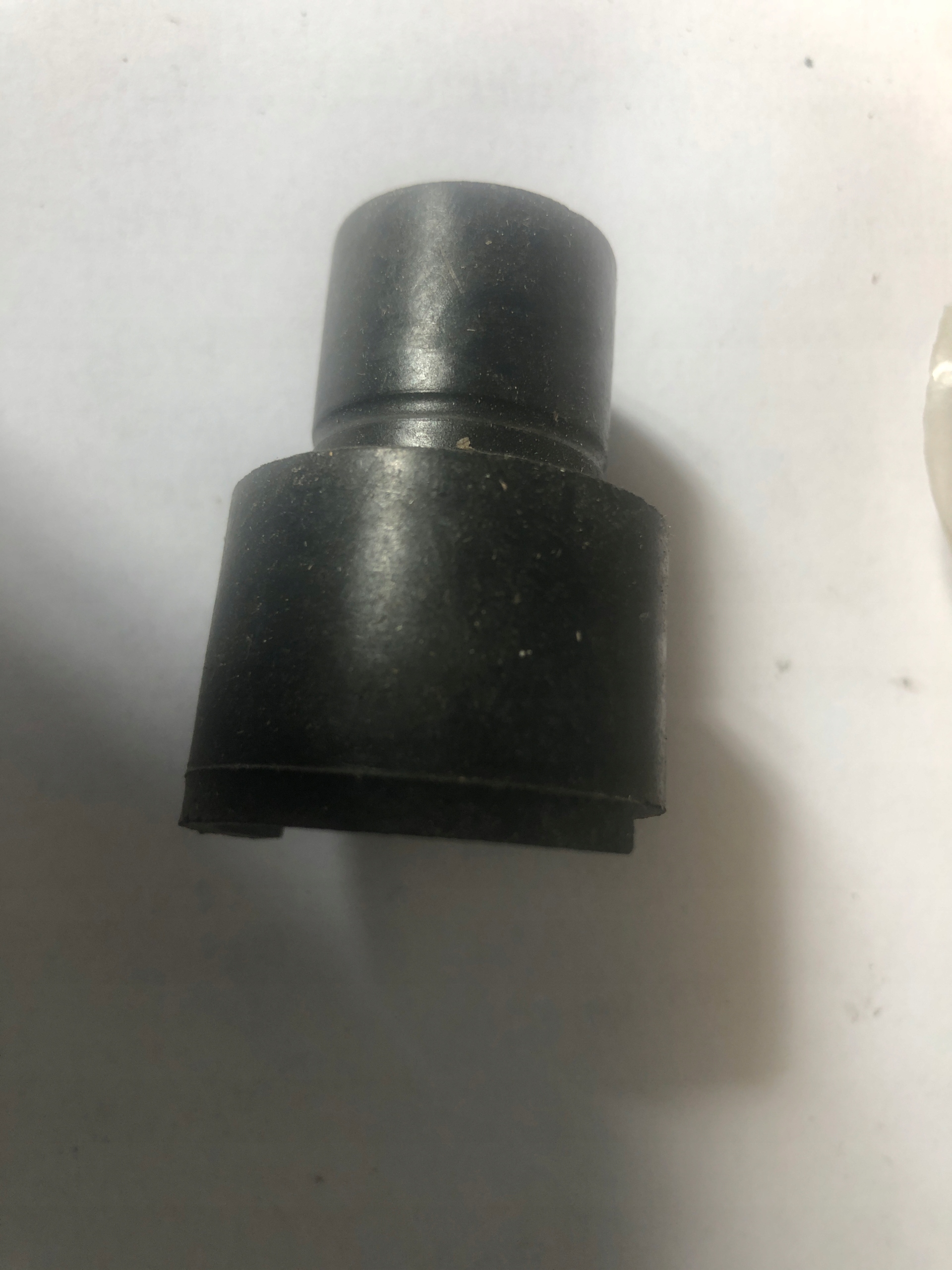 CAT pouzdro wtyczki 18 AWG 7-pinowa 9G-3670, Σε απόθεμα στην ΕΕ — φωτο 1