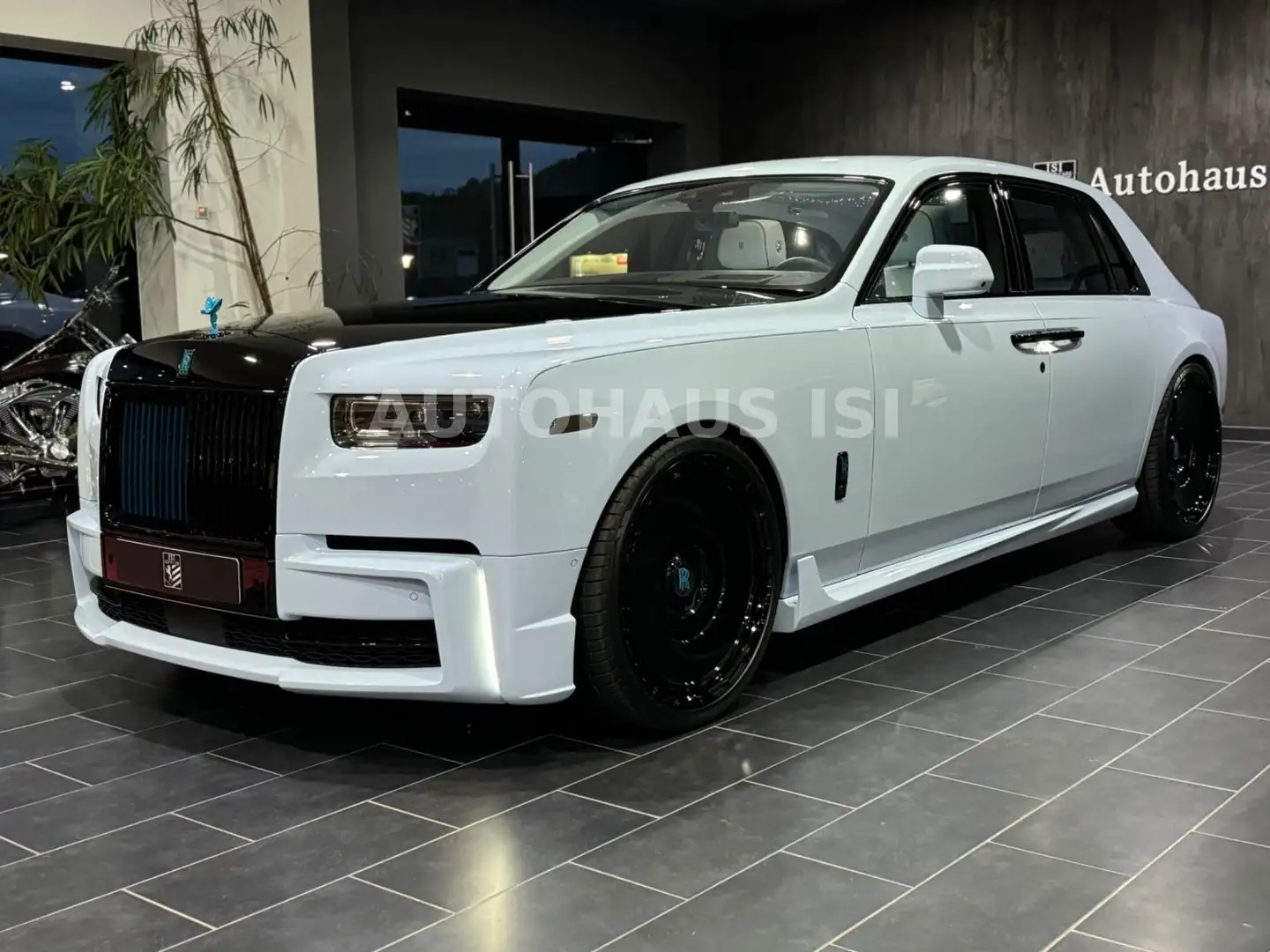 2023 Rolls-Royce Phantom, 19.980 km, Γερμανία — φωτο 1