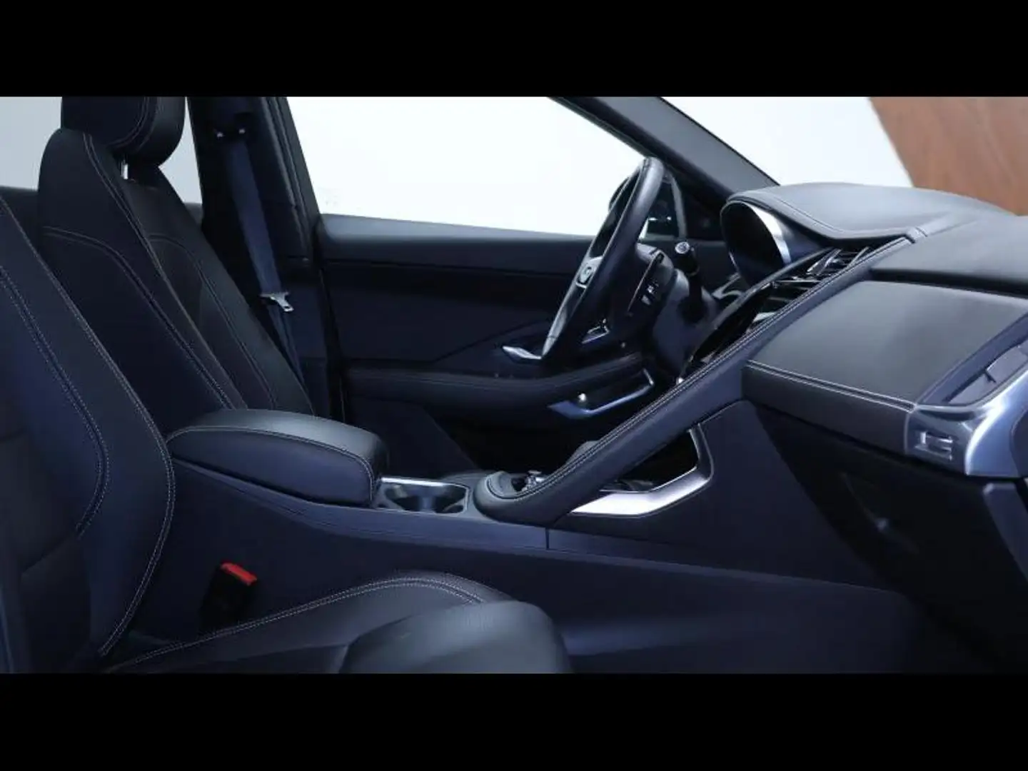 2024 Jaguar E-Pace, 24.657 km, Βέλγιο — φωτο 9 z 12