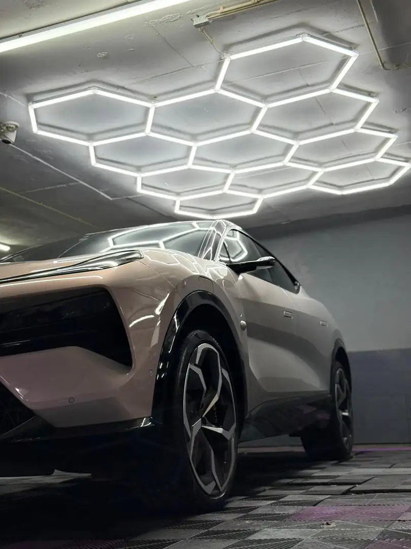 2024 Lotus Eletre, 4.460 km, Ισπανία — φωτο 1