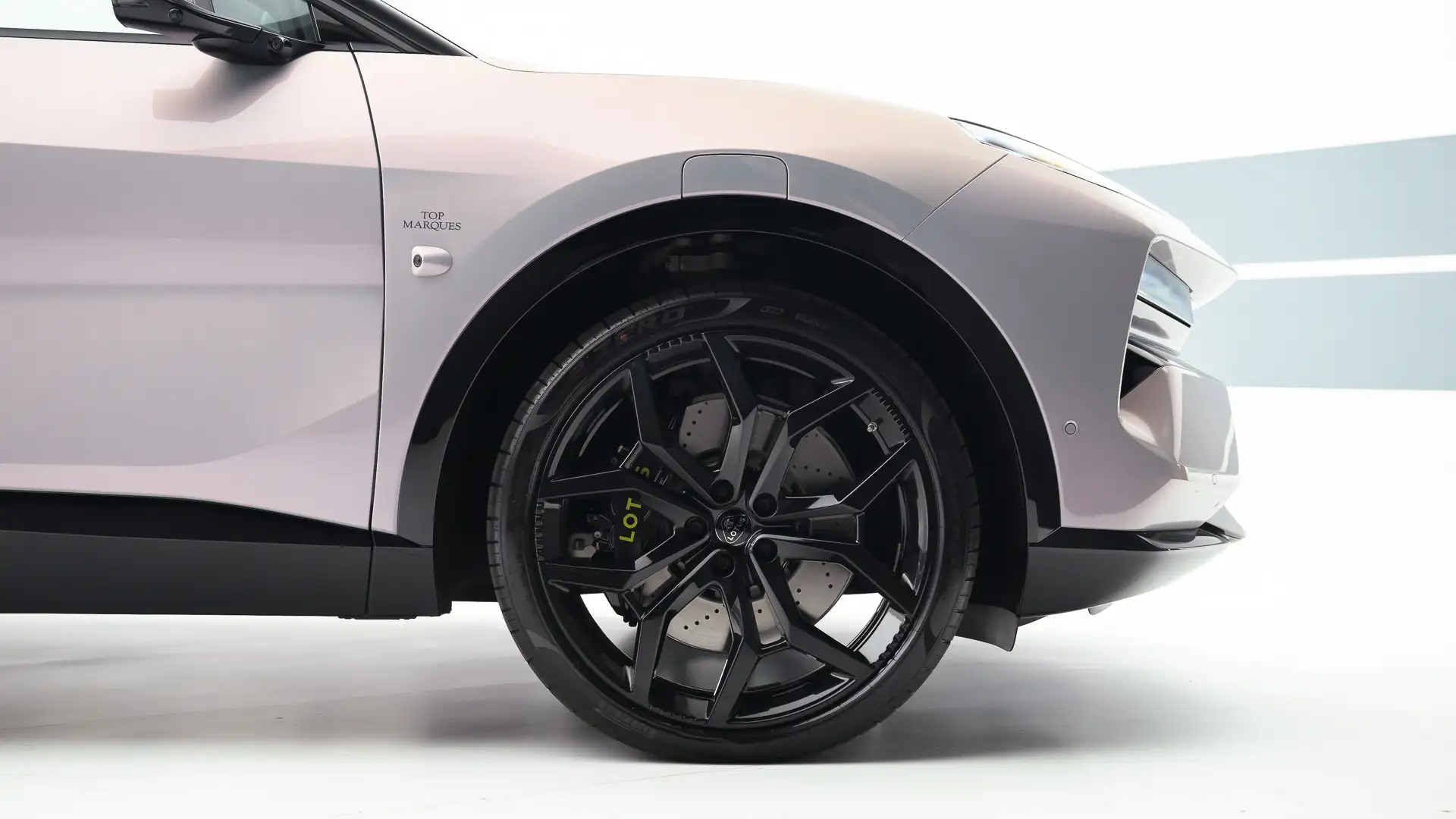 2025 Lotus Eletre, 110 km, Ιταλία — φωτο 4 z 12