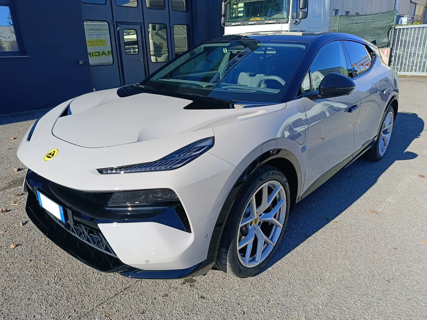 2025 Lotus Eletre, 15.000 km, Ιταλία — φωτο 1