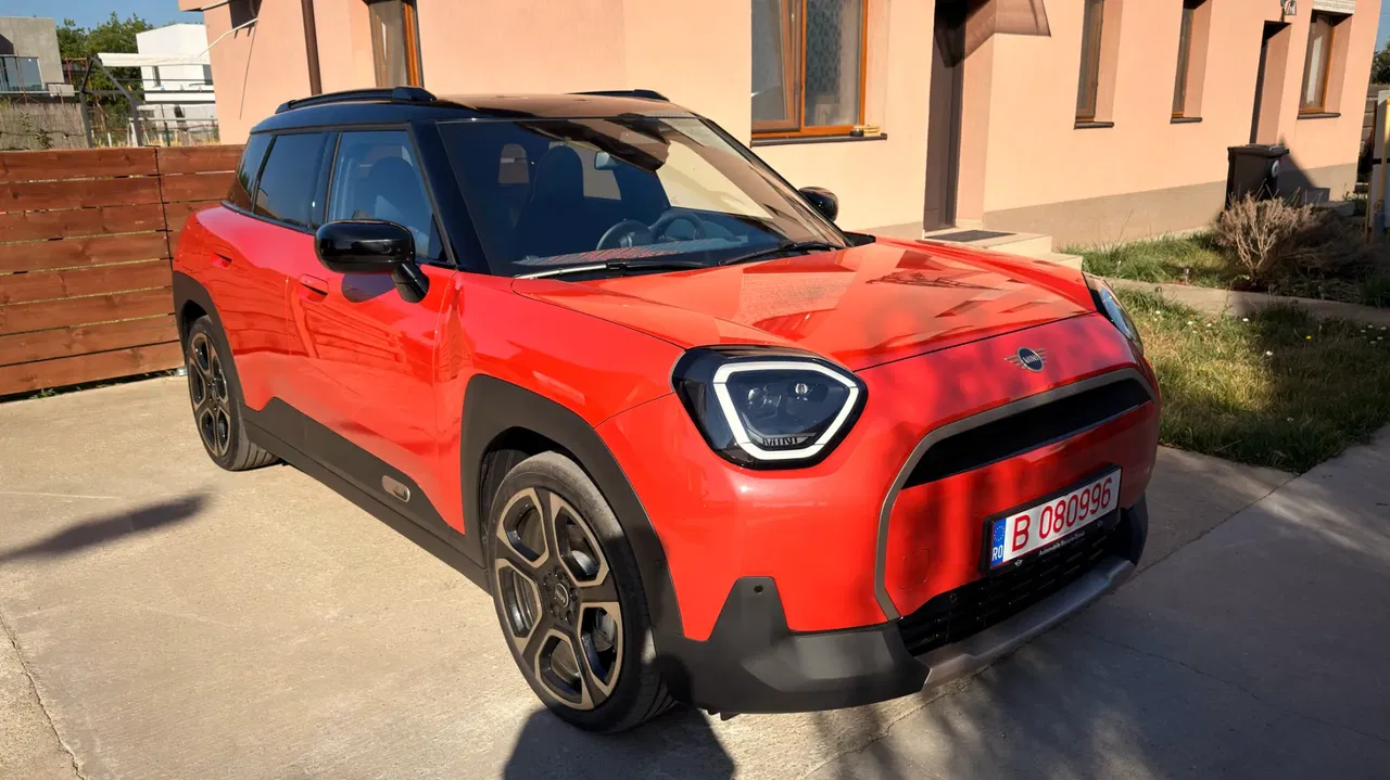 2025 MINI Aceman, 10.500 km, Ρουμανία — φωτο 1