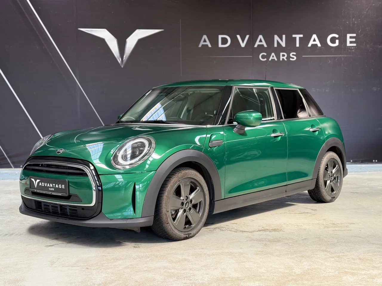 2022 MINI ONE, 131.010 km, Ρουμανία — φωτο 1