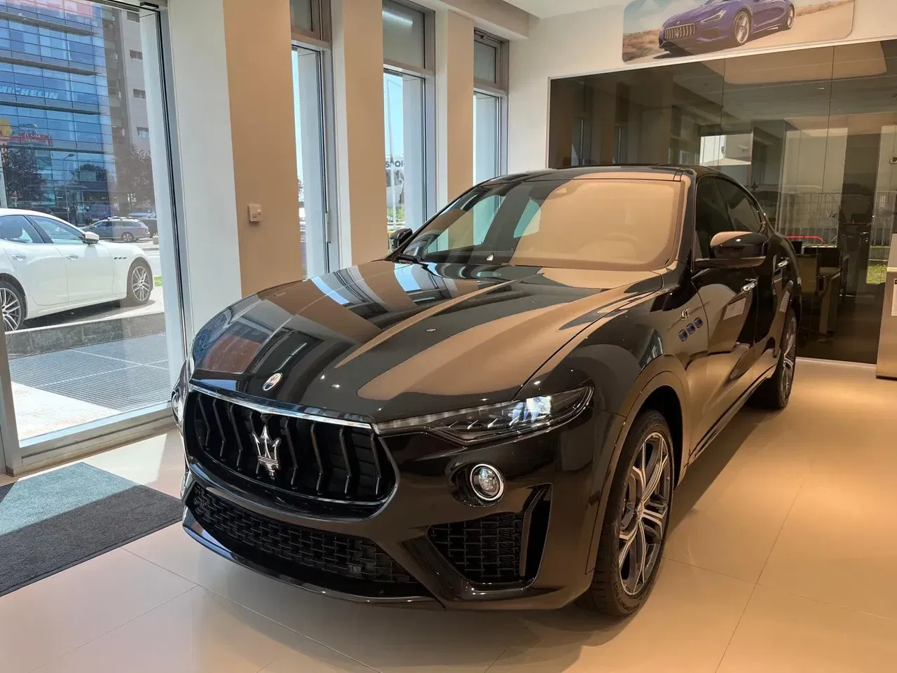 2022 Maserati Levante, 10.000 km, Ρουμανία — φωτο 1