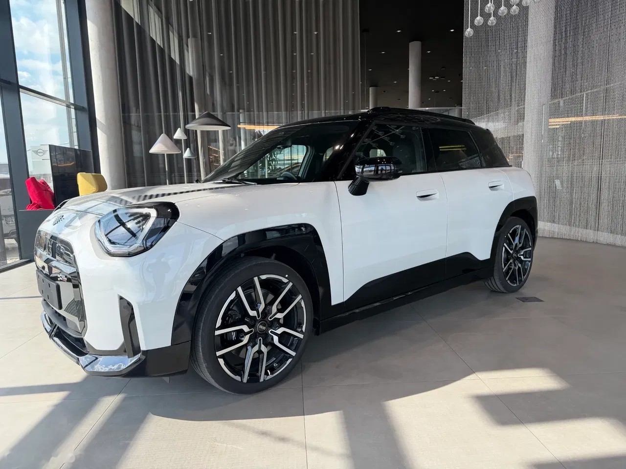 2026 MINI Aceman, 10 km, Polsko — φωτο 1