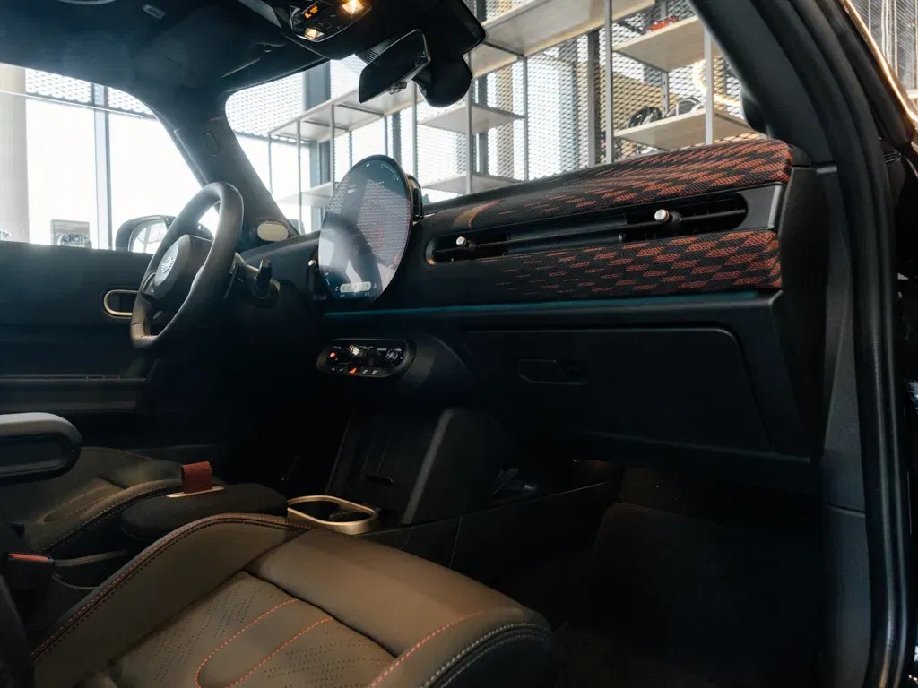 2025 MINI Cooper, 7 km, Πολωνία — φωτο 14 z 15