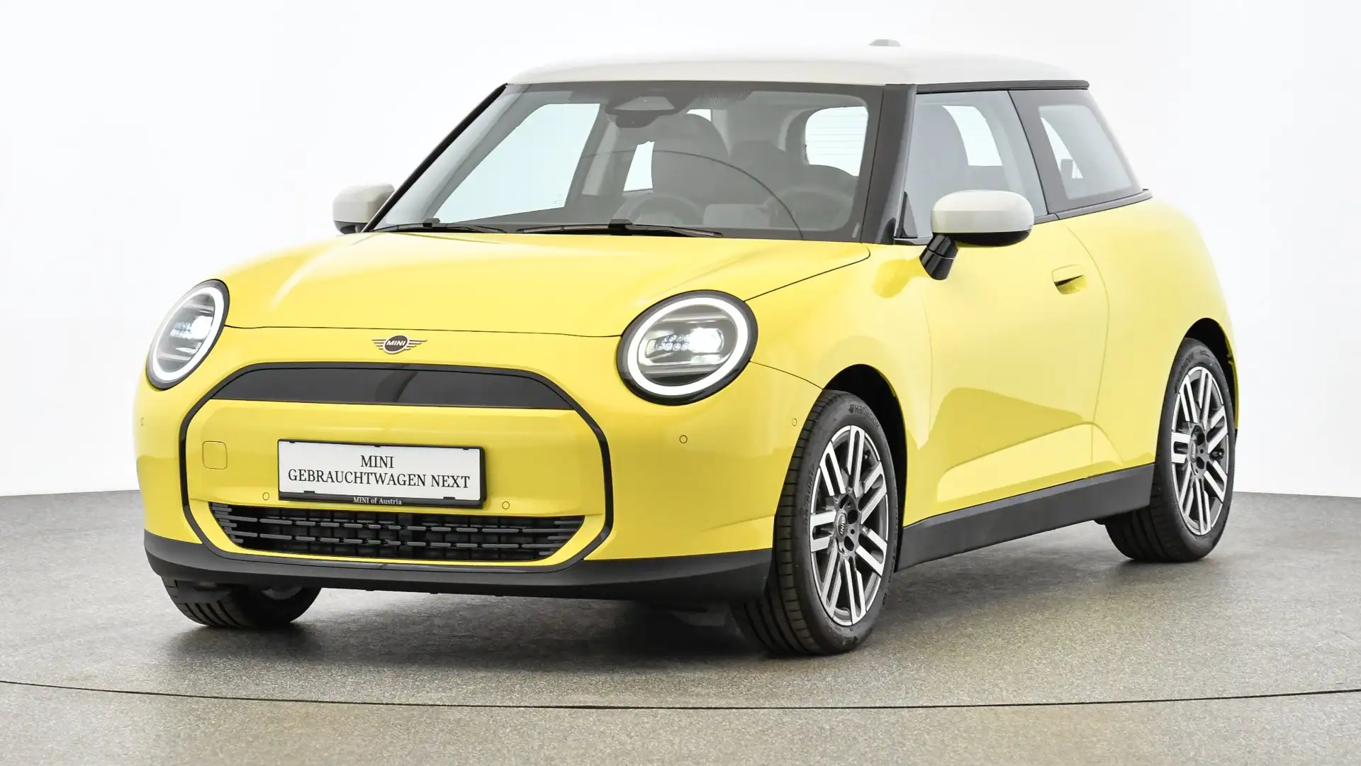 2026 MINI Cooper E, 9.900 km, Rakousko — φωτο 1