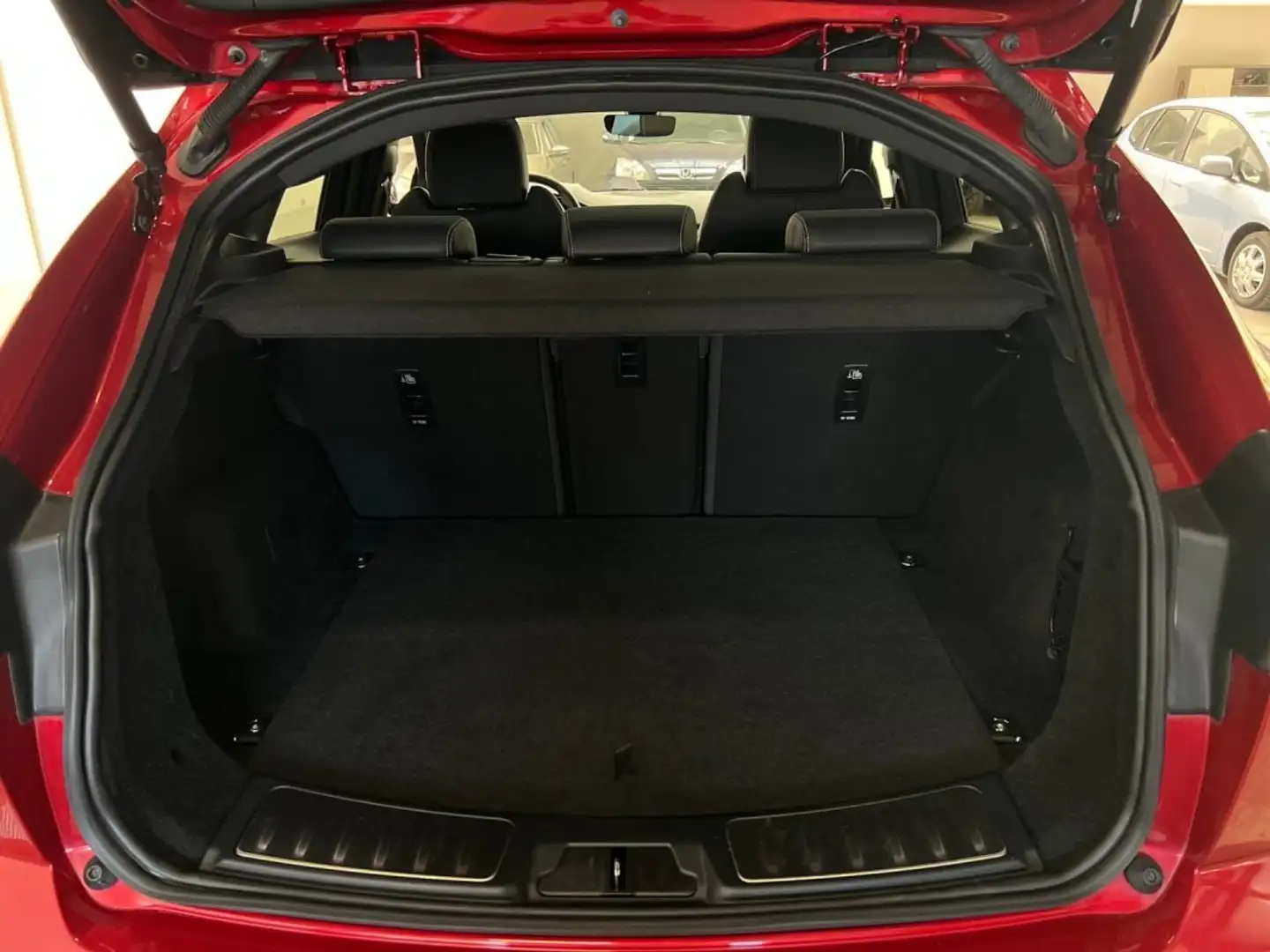 2023 Jaguar E-Pace, 49.678 km, Γαλλία — φωτο 16 z 22