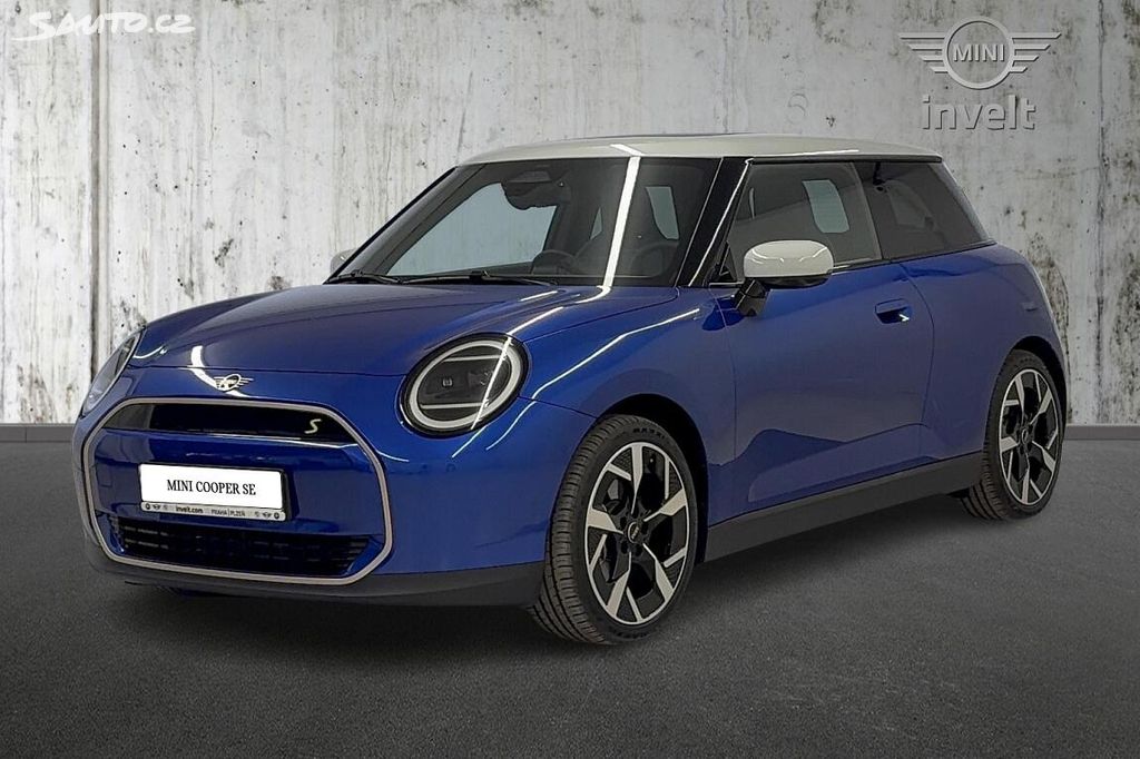 2024 MINI Cooper, 9.451 km, Τσεχία — φωτο 1