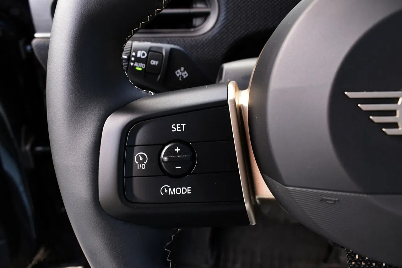 2024 MINI Cooper S, 3.841 km, Πολωνία — φωτο 9 z 28