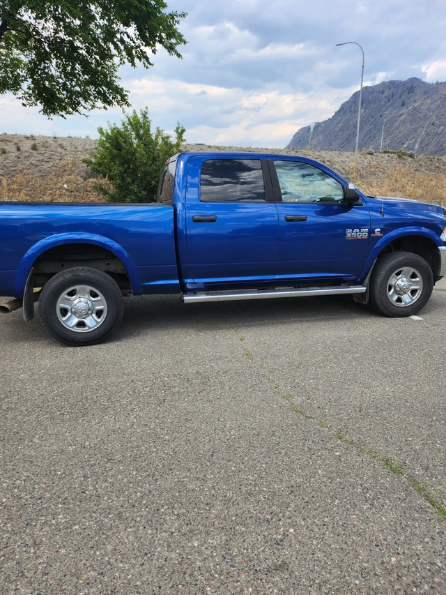 2015 Dodge Ram3500, μπλε, 117.000 km, εισαγωγή Καναδάς — φωτο 1
